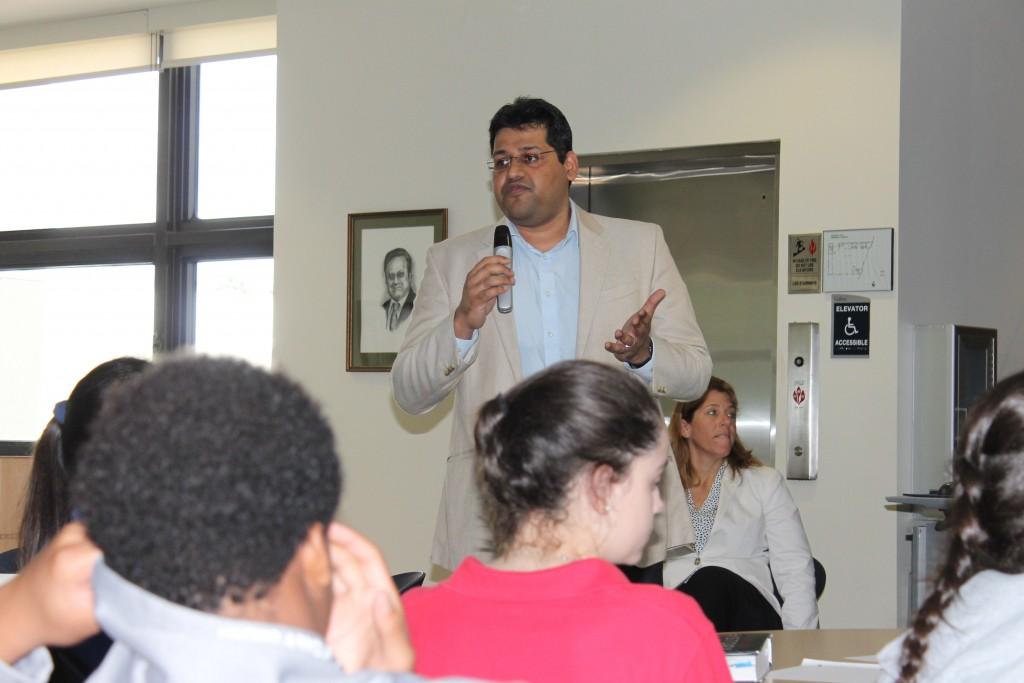 University of Miami biomedical engineering professor speaks to Prep biomedical students