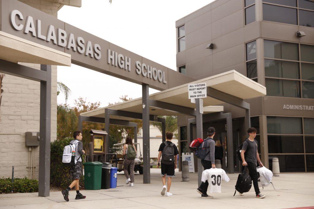 Students arrive To Calabasas High School Monday morning, August 27, 2018, to hear a former student, Elijah Clayton, died after a shooting at Florida video game tournament in Jacksonville. (Al Seib / Los Angeles Times/TNS)