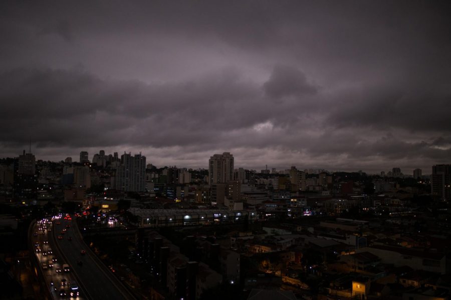August 19, 2019, Sao Paulo, Brazil: Darkened sky in Sao Paulo. Residents of this metropolis of millions recently reported black rain. Studies by two universities confirmed that the rainwater contains fire residues, as reported by the news portal G1 from the forest fire in the Amazon. (Andre Lucas/DPA via ZUMA Press/TNS)