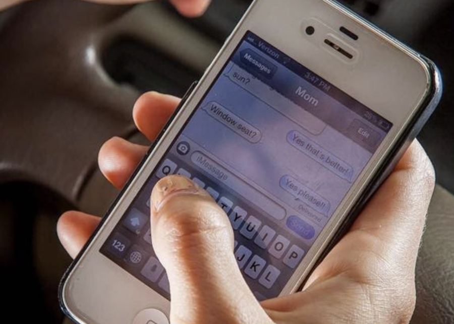 Texting while driving is now a primary offense in Florida. (Thomas Cordy/The Palm Beach Post)