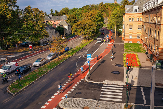Oslo’s City Ring Road after making many cyclist friendly improvements to its infrastructure. After a string of similar citywide changes, the majority of Oslos road are now a place where cars and bikers peacefully coexist.