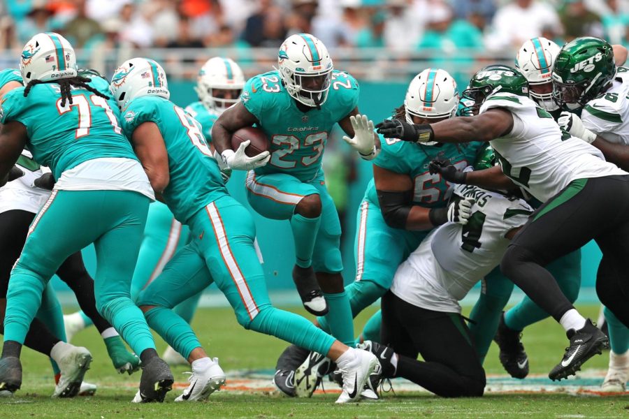 Miami Dolphins running back Jeff Wilson Jr. rushes against the New York Jets during the first half Sunday.