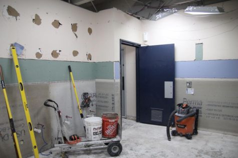 Recent construction has forced the closing of multiple bathrooms, causing a negative response from students and teachers alike. From foul smells to a limited number of stalls, a myriad of problems have faced students who use the facilities. 