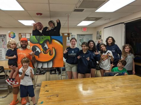 Upper School art students posed with Vargas and his finished piece after spending time learning about his artistic process.