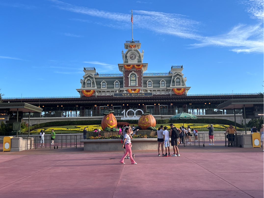 In the midst of summer, park-goers had the opportunity to enjoy early autumn decorations. In addition, they are able to partake in celebrations to commensurate 100 years of the Walt Disney Company.