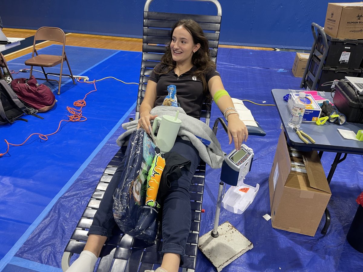 Junior+student+donor+Caterina+Frascolla+donates+her+blood+to+OneBlood.+She+was+ineligible+to+donate+platelets+but+still+wanted+to+help+in+any+way+she+could.+She+had+to+wait+10+minutes+after+donating+so+she+could+rest.