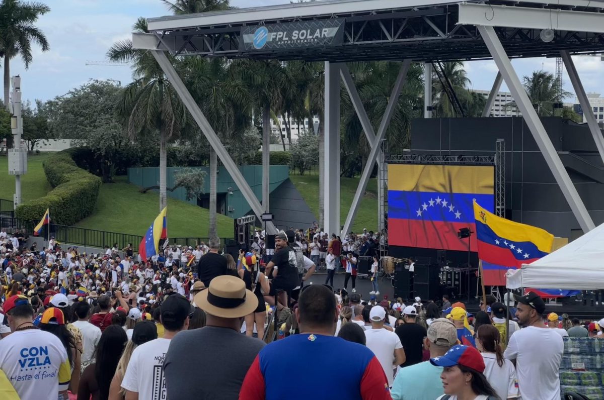 Thousands of exiled Venezuelans gathered in Miami’s Bayfront Park on Aug. 17, uniting in protest against the electoral fraud committed by Nicolás Maduro’s regime. This rally was one of hundreds taking place worldwide, as communities across the globe stand in solidarity with those still suffering under Venezuela’s dictatorship. Miami is set to host many more rallies in the coming months, as the movement continues to grow. 