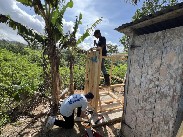 Students Build Lasting Change in the Dominican Republic During Blue Missions Trip