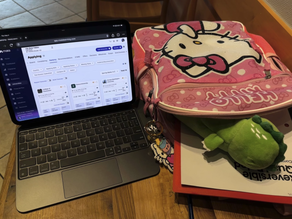 A Glance Into a Senior’s Life: Balancing School and College Applications