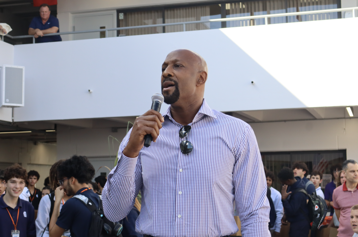 Alonzo Mourning speaks at the Dish Out Kindness Thanksgiving Drive. He expressed his gratitude towards the community. He also discussed the importance of giving back.