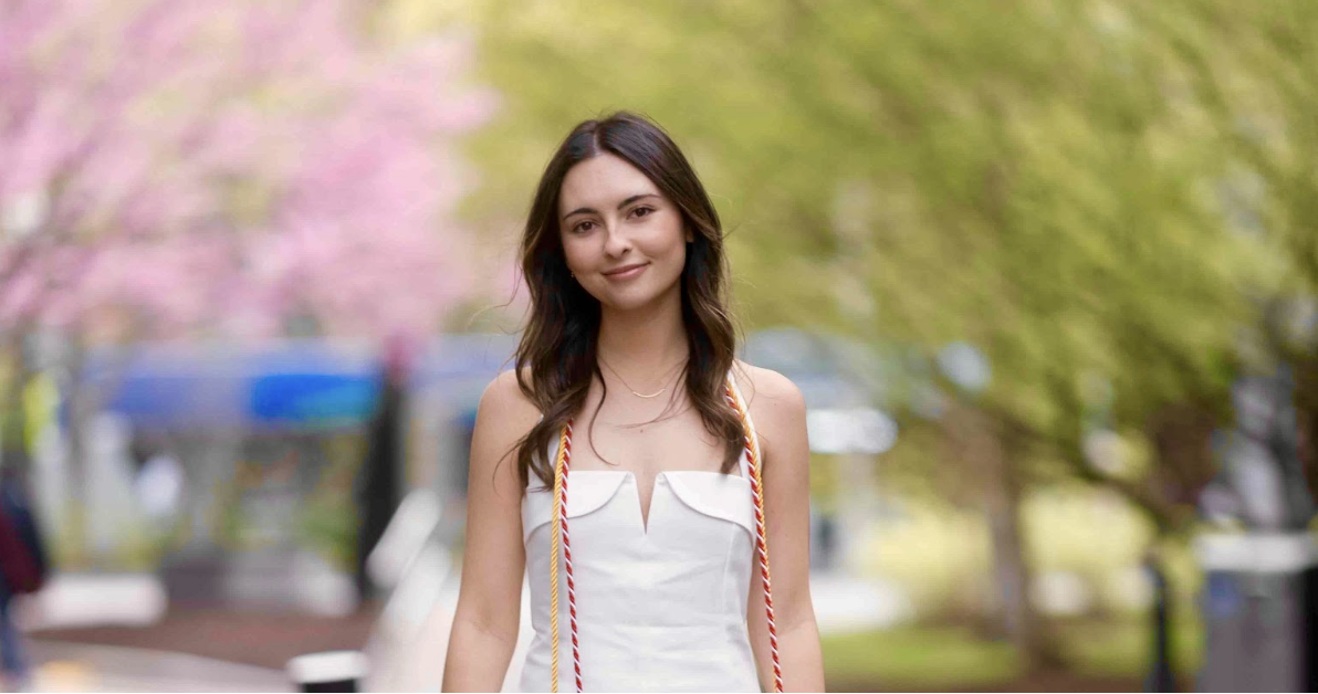 The knowledge Sofia Gomariz gained at Gulliver helped prepare her for her future. That foundation led her to graduate from Northeastern University with majors in business administration and psychology.
